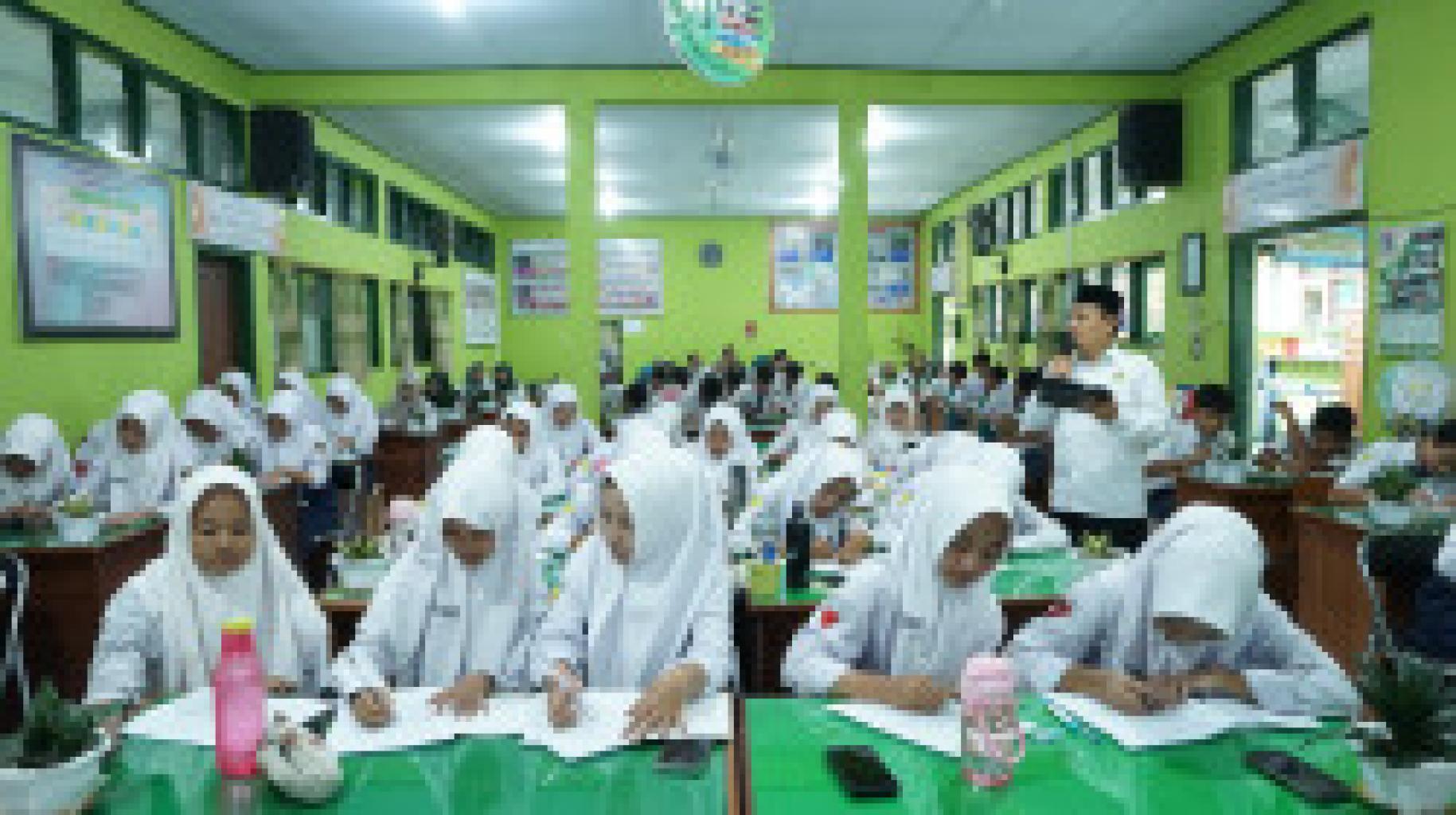 Pelatihan Deteksi Dini, Intervensi Bullying dan Bimbingan Remaja Usia Sekolah ( BRUS ): MTsN 4 Tulungagung bertekad menumbuhkan karakter peserta didik berakhlak mulia