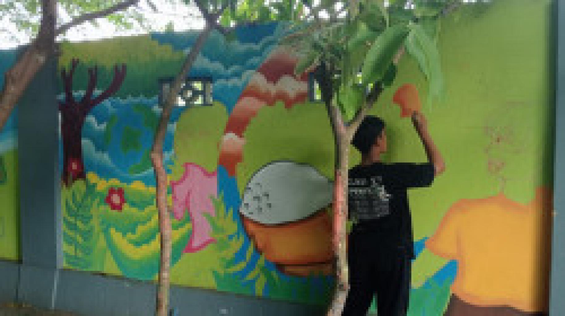 Kreativitas Tanpa Batas : Siswa Ubah Sudut Madrasah Jadi Galeri Pesan Lingkungan  Sehat